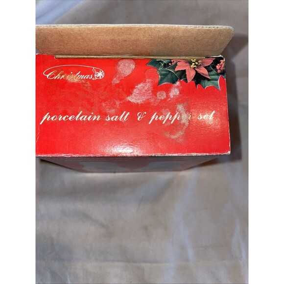 Vintage WOOLWORTH CHRISTMAS TREE Porcelain Salt & Pepper Shakers w/ Gold Trim - Picture 6 of 8